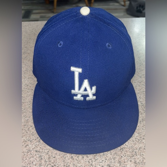 Official MLB Fitted LA Dodgers Hat. - Picture 2 of 5